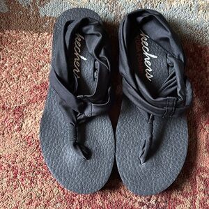 Skechers Yoga Foam Womens Size 8 Fabric Foam Soles
